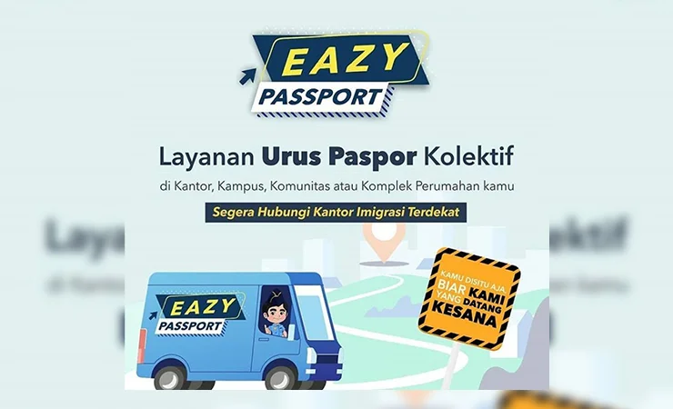 Petugas Imigrasi melayani sekelompok orang